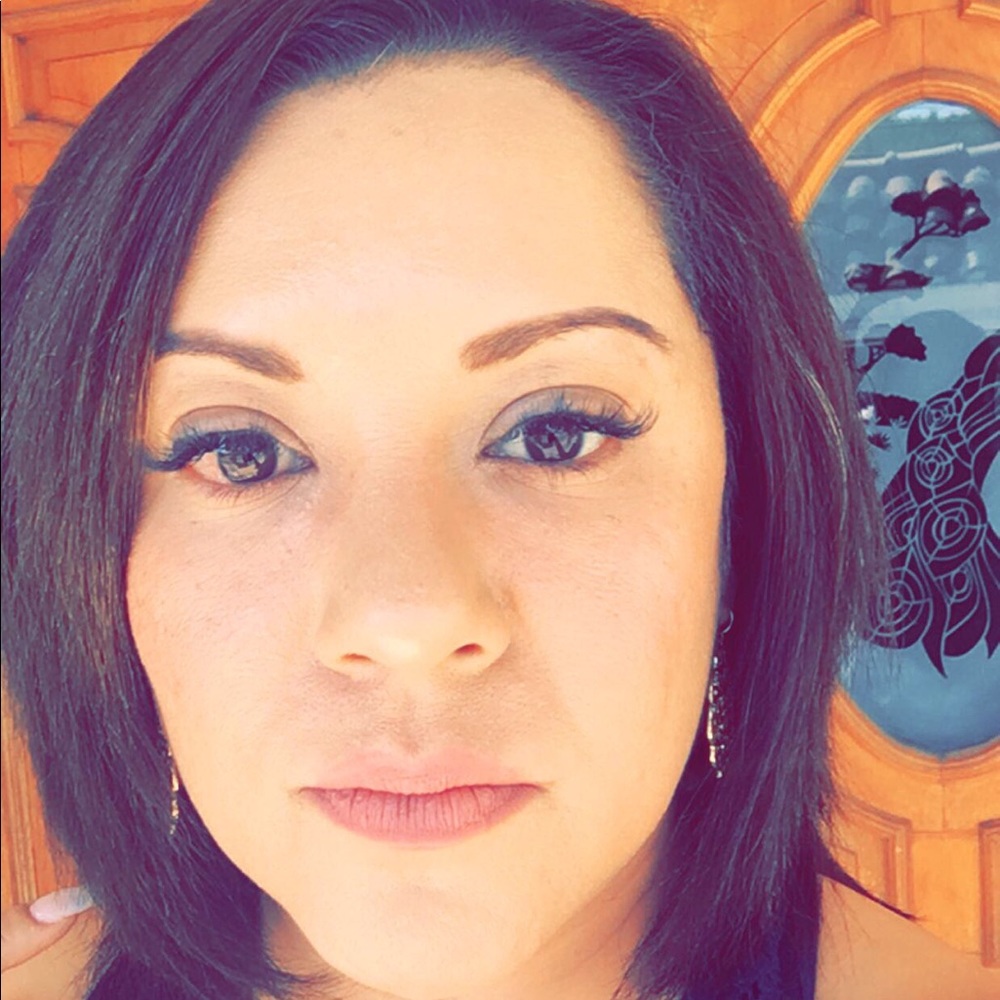 Meet your Posher, Crystal